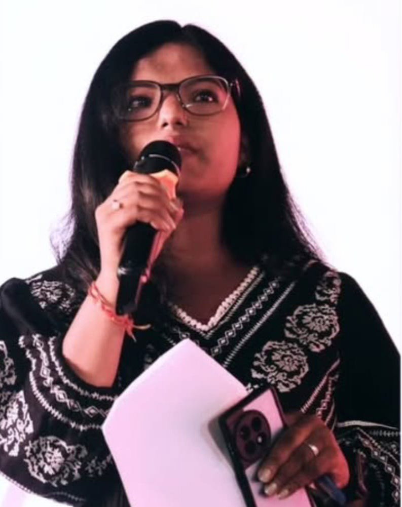 Anchor Manisha Ambelwar