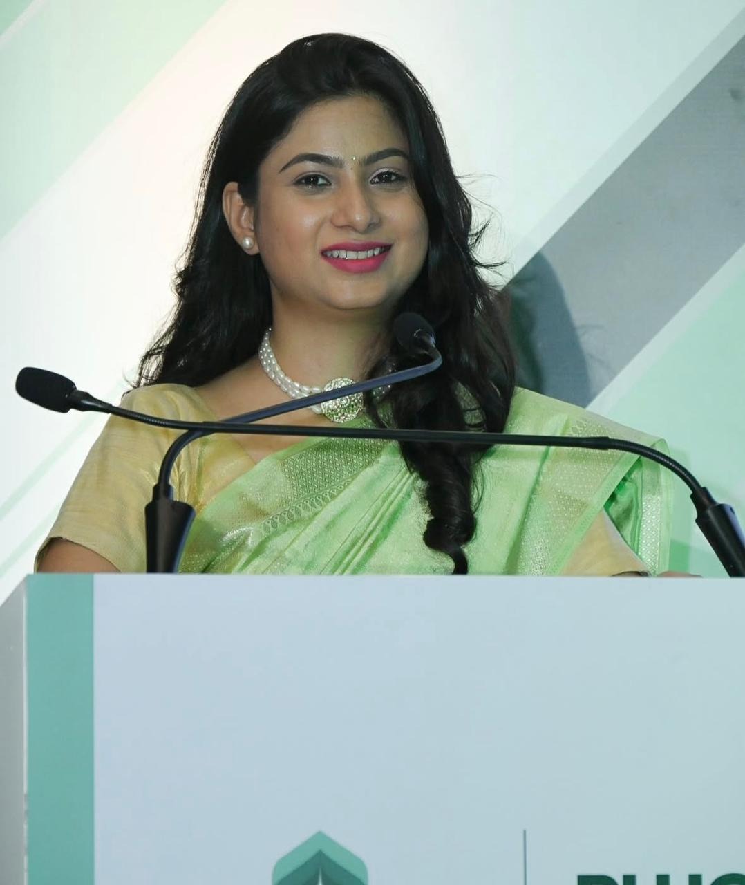 profile-picture-of-Anchor Surbhi Dighe