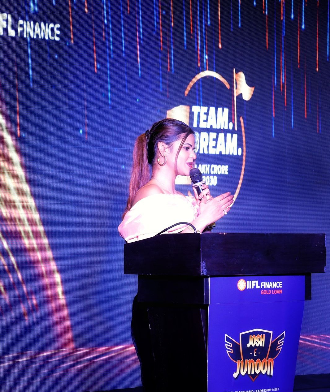 profile-picture-of-Anchor Tanisha Mishra