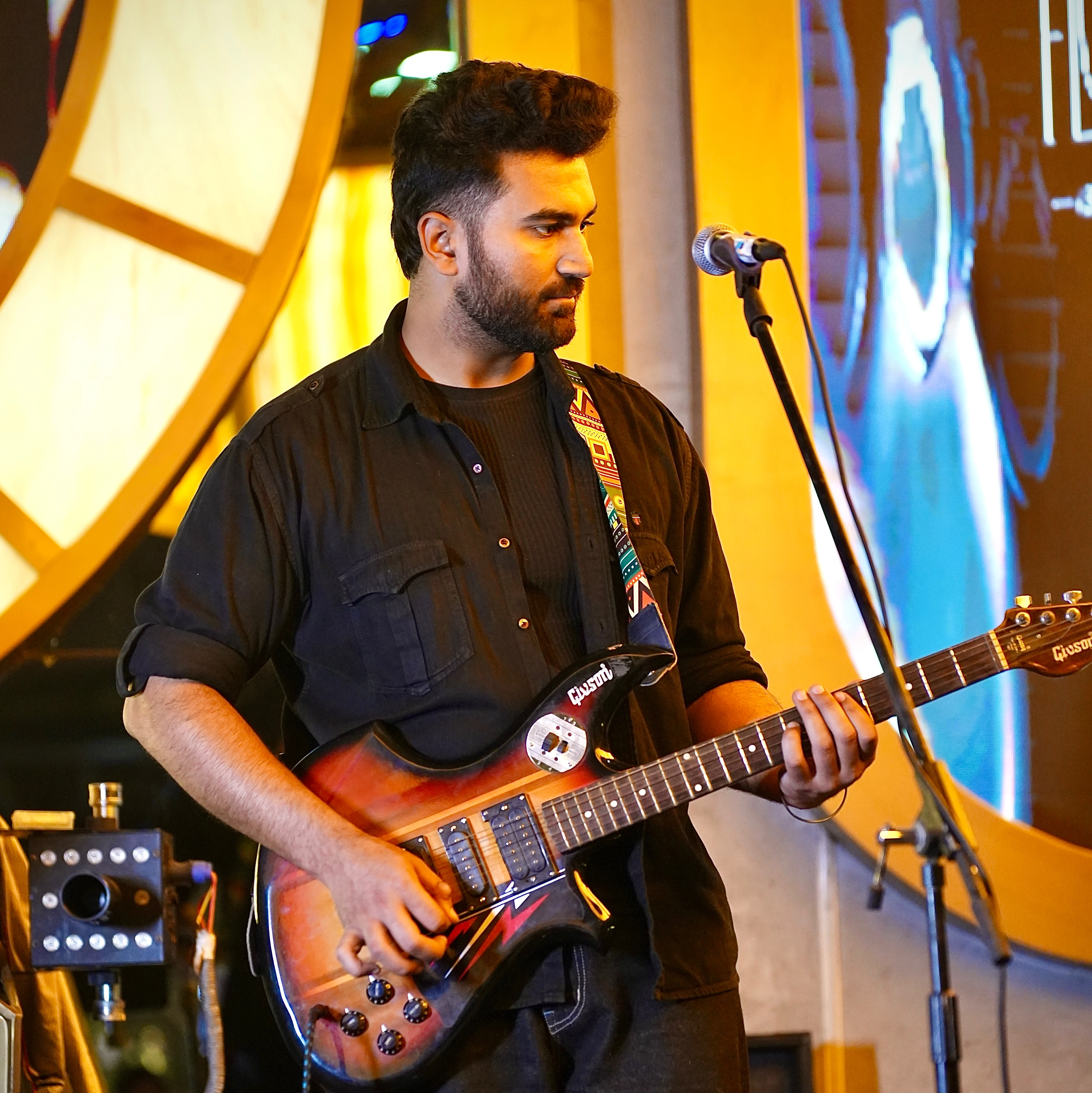 profile-picture-of-Bhavya onstage