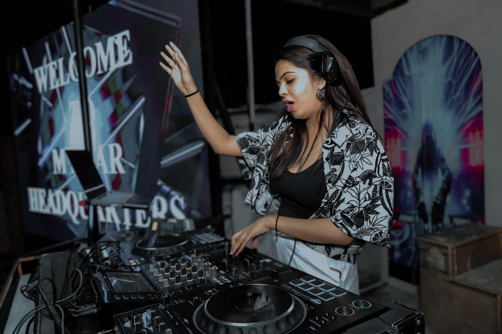 Contrata a DJ Roop para tus eventos al mejor precio - StarClinch