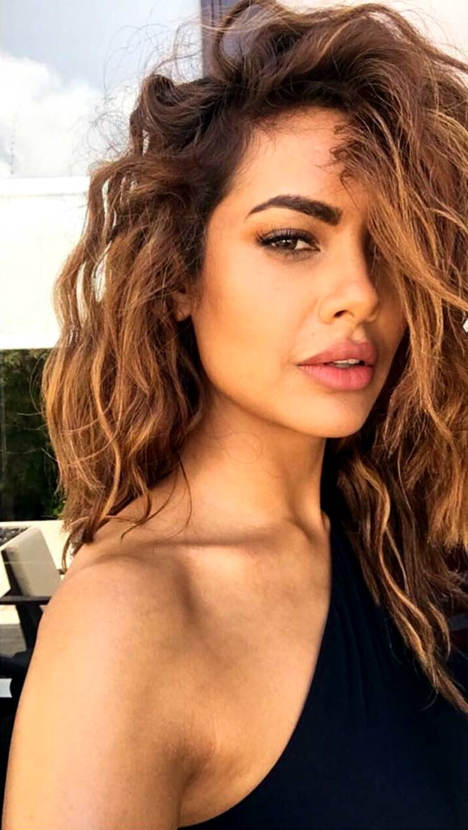 profile-picture-of-Esha Gupta
