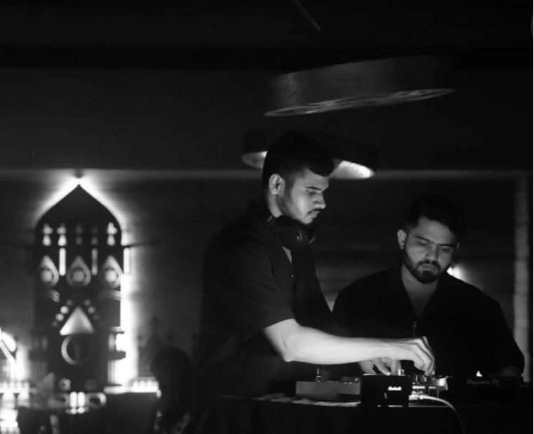profile-picture-of-Raag & Riff