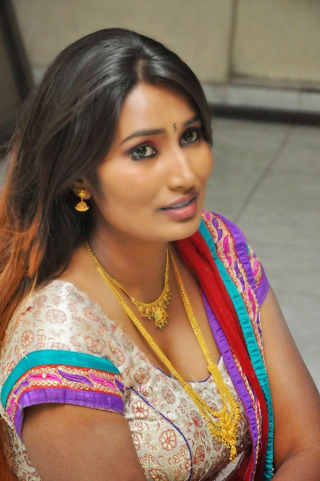 Book / Hire CELEBRITY APPEARANCE Swathi Naidu for Events in Best Prices -  StarClinch