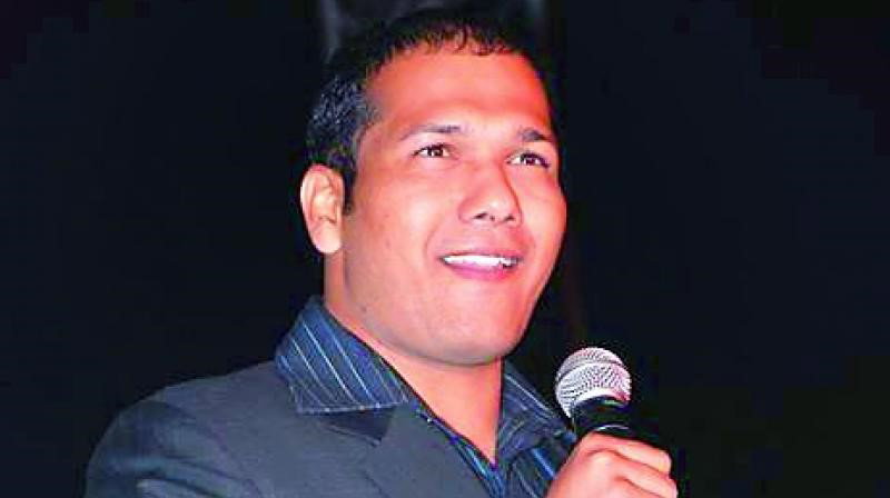 Stand up comedia who is an IITianperforming live for his audience