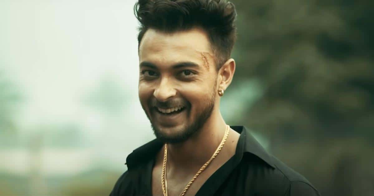 MC Ayush anchor based in delhi posing for the image.