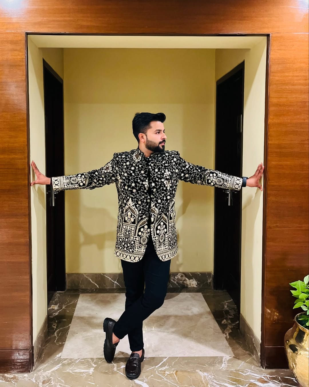 Abhimanyu anchor based in delhi posing for the image.