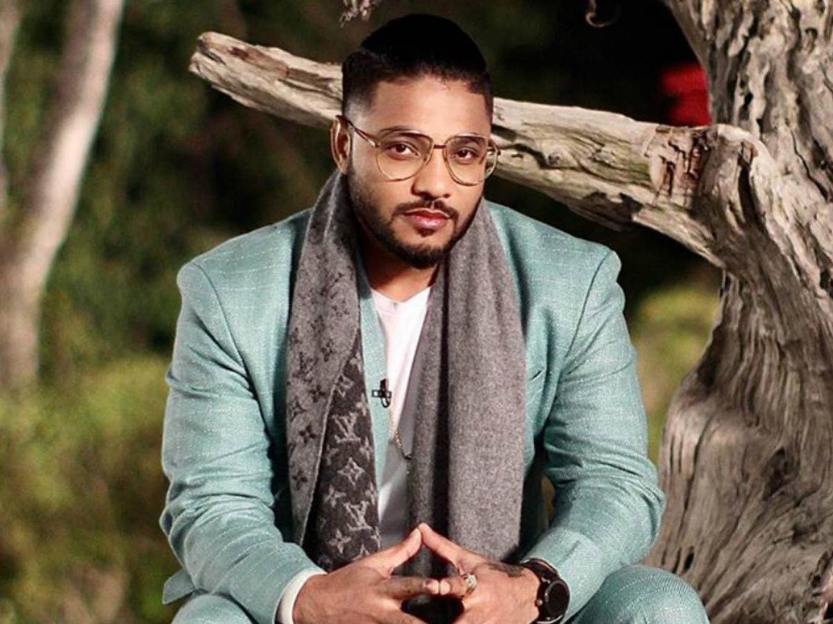 Raftaar Posing for the image.