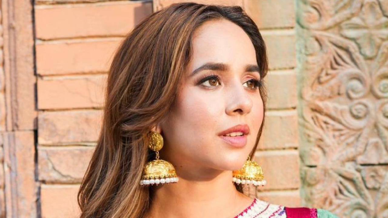 Sunanda Sharma posing for picture