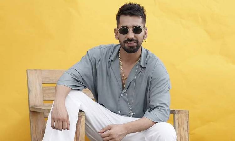 Maninder singh posing for image