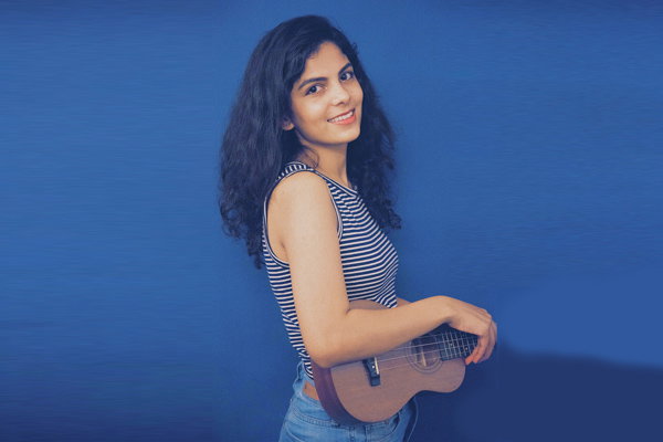 Nikita ahuja singer posing for the image
