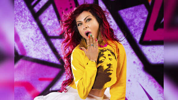 Taran kaur posing for image