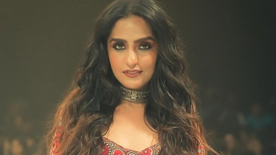 Asees Kaur posing for the image