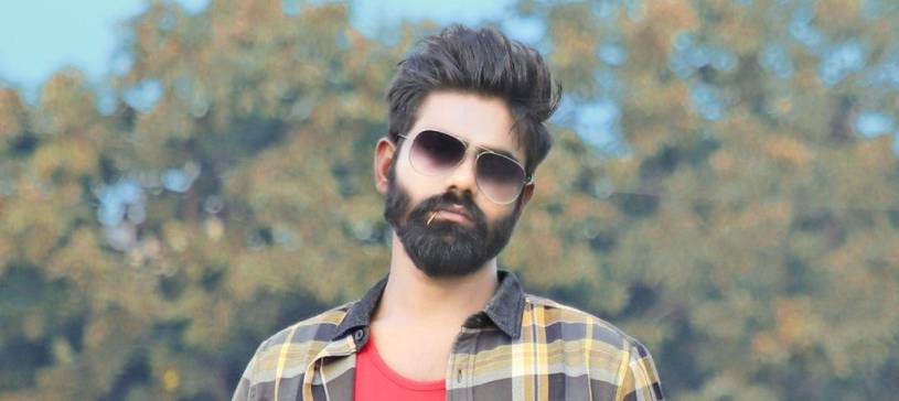 Haryanvi SInger Raj posing for the image.