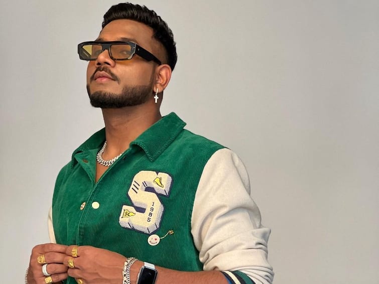Singer King posing for the image